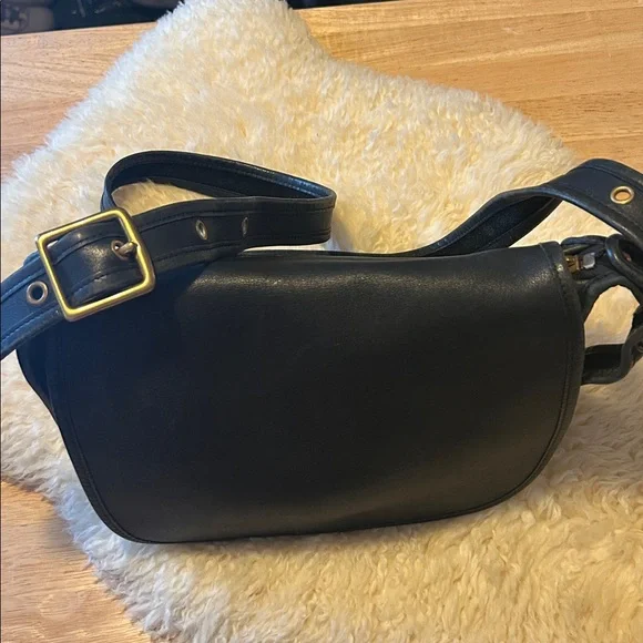 Vintage Coach Black Leather Shoulder Bag - Picture 8 of 10